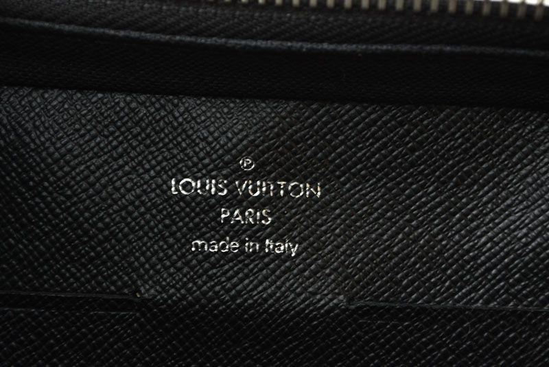 Louis Vuitton Clutch Taiga Pavel Ardoise Black — view 8