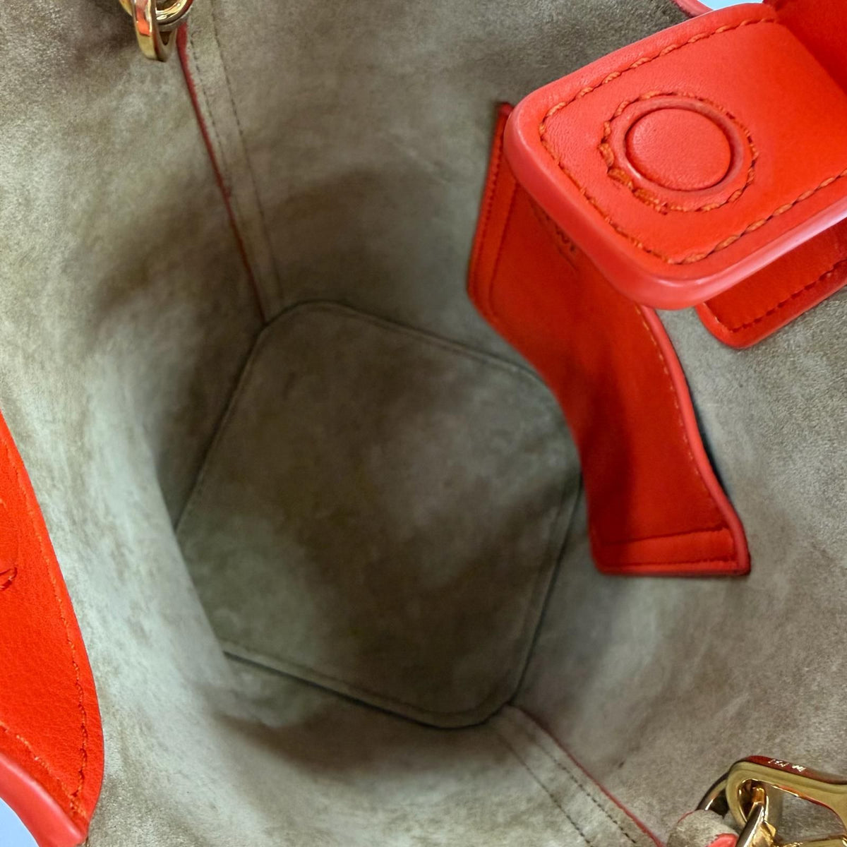Loewe Pebble Bucket Bag Mini Smooth Calfskin 2-Way Shoulder Vivid Orange — view 8