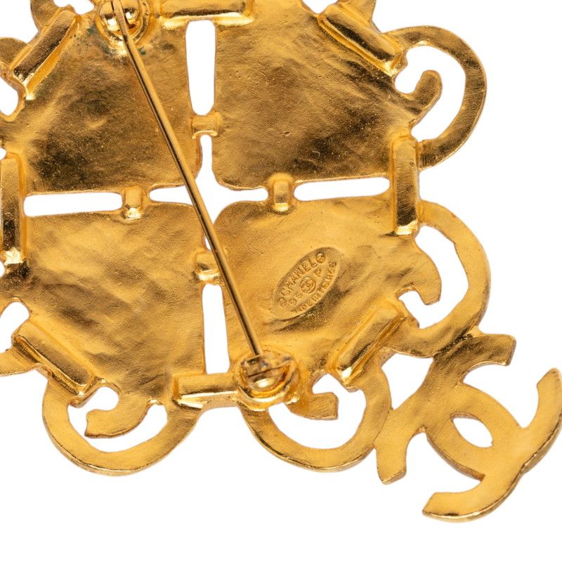 Chanel 95P CC Logo Vintage Brooch 95 Gold Plated Resin — view 3