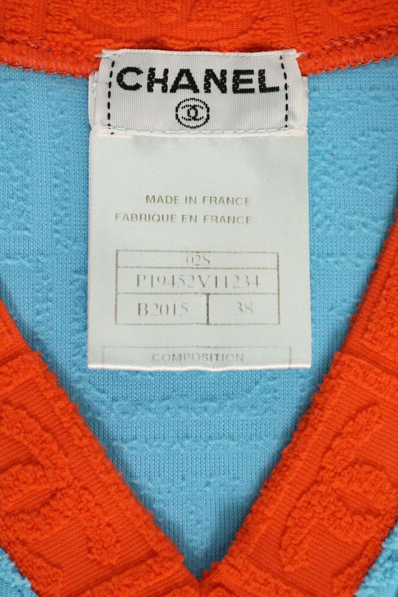Chanel CC Logo Pile Bicolor Ground T-Shirt 38 — view 3