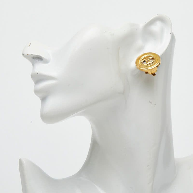 Chanel CC Logo Vintage Round Earrings Gold Plated — view 5