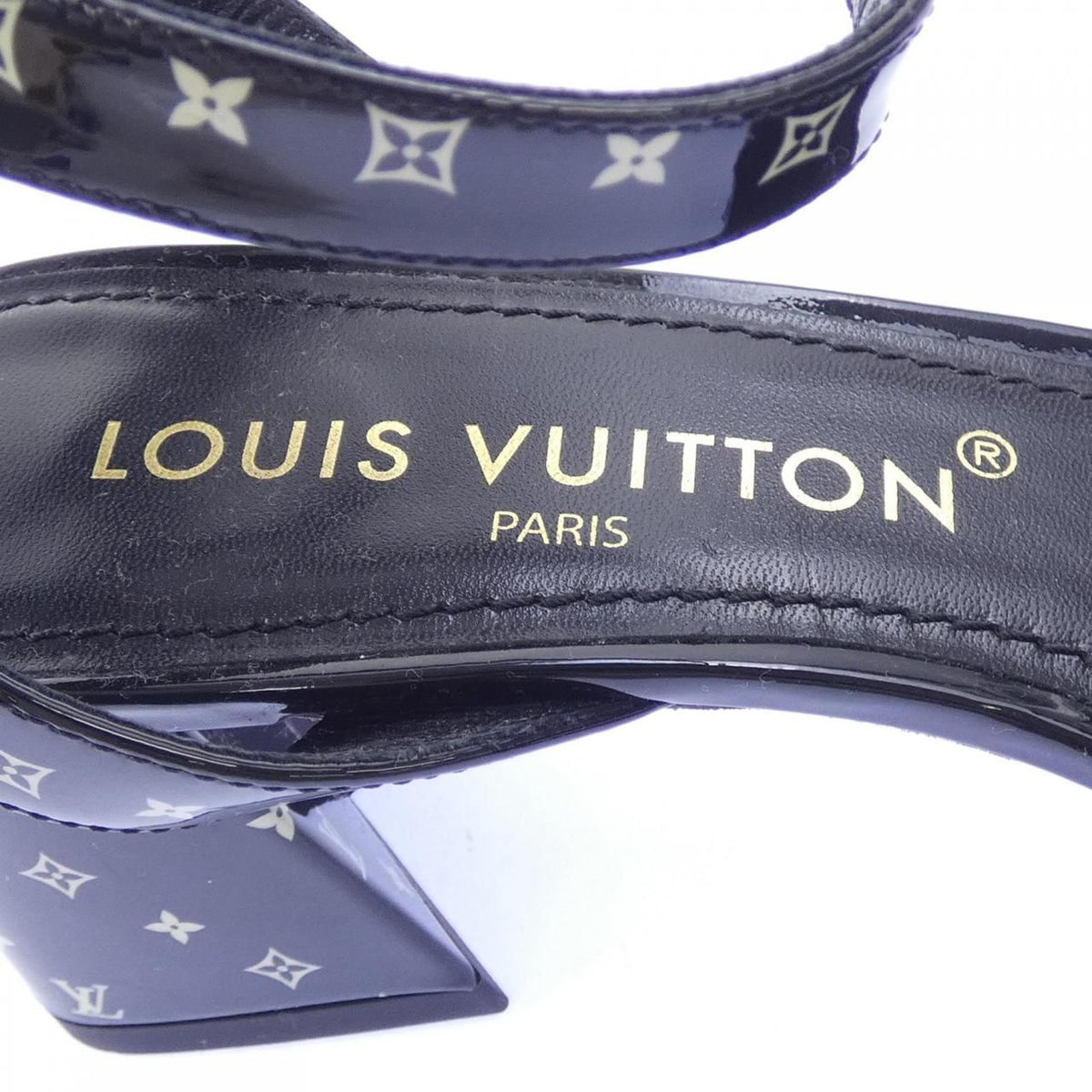Louis Vuitton Marine Style Monogram Pattern LV Initial Shake Line Sandals — view 6