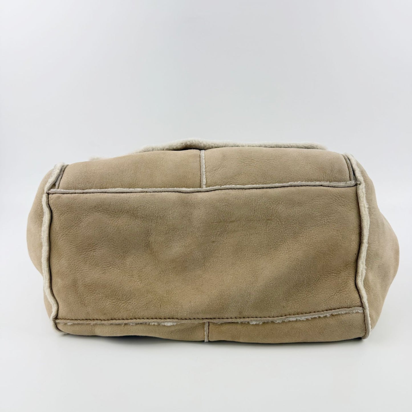 Chanel CC Logo Chain Shoulder Bag Suede Shearling Beige Gold Vintage — view 8