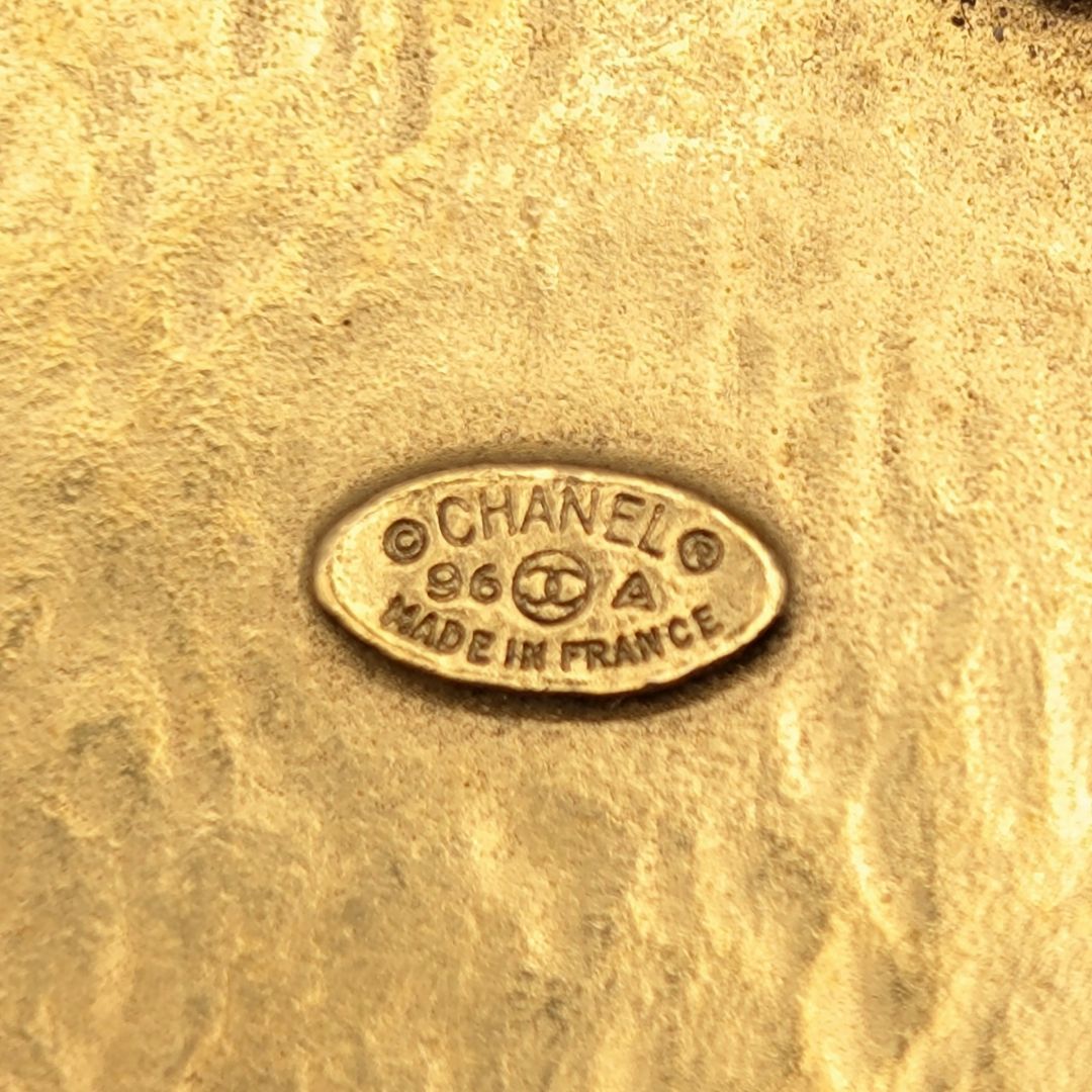 Chanel 96A Brooch CC Logo Gold Black Stone Vintage — view 7
