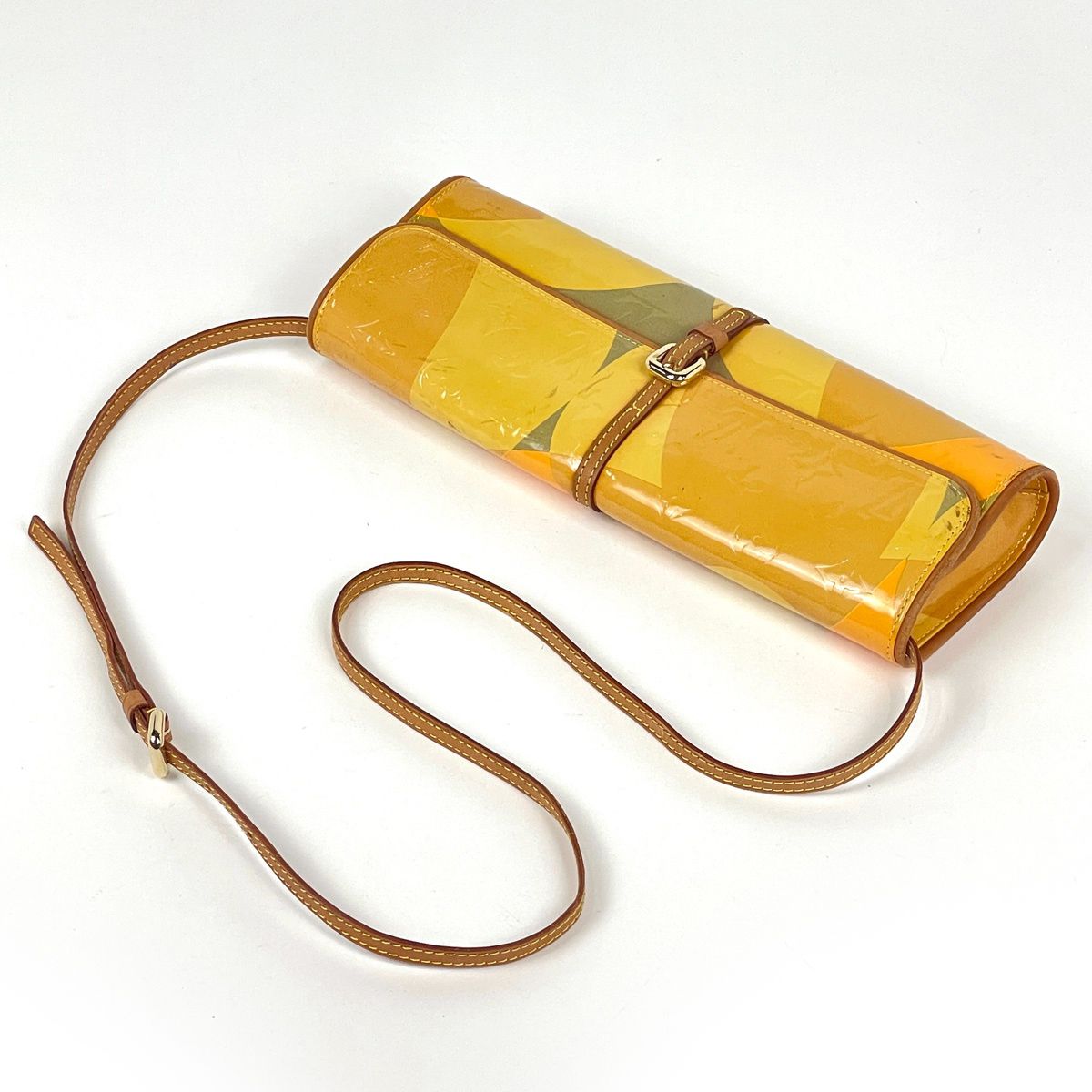 Louis Vuitton Pochette Full Shoulder Bag Monogram Vernis Yellow — view 8