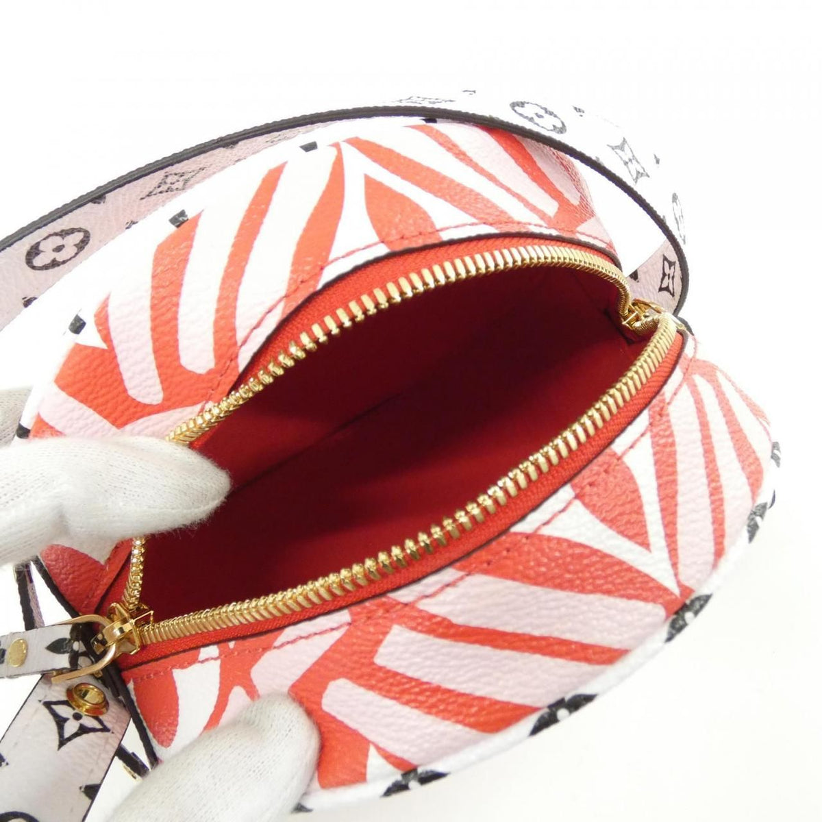 Louis Vuitton LV Crafty Boite Chapeau Sple Shoulder Bag — view 5