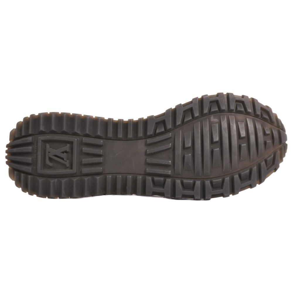 Louis Vuitton Sneakers Run Away — view 8