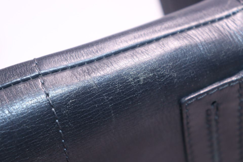 Louis Vuitton Utah Yuma Shoulder — view 8