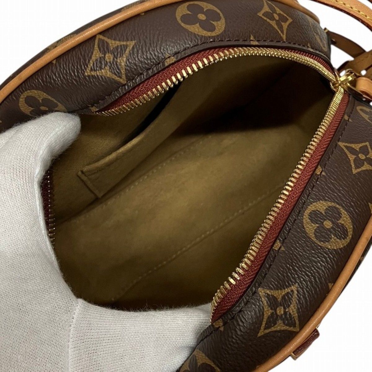 Louis Vuitton Bowat Chapotle MM Monogram Shoulder Bag Canvas — view 8