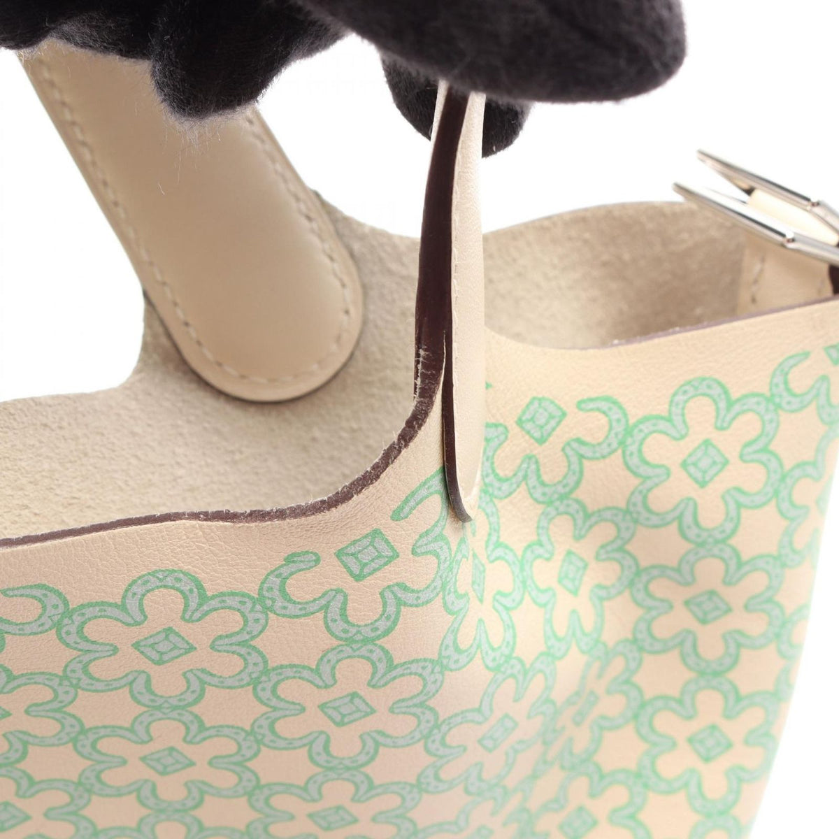 Hermes Handbag Picotin Lock PM Lucky Daisy Nata Vert Leather — view 8