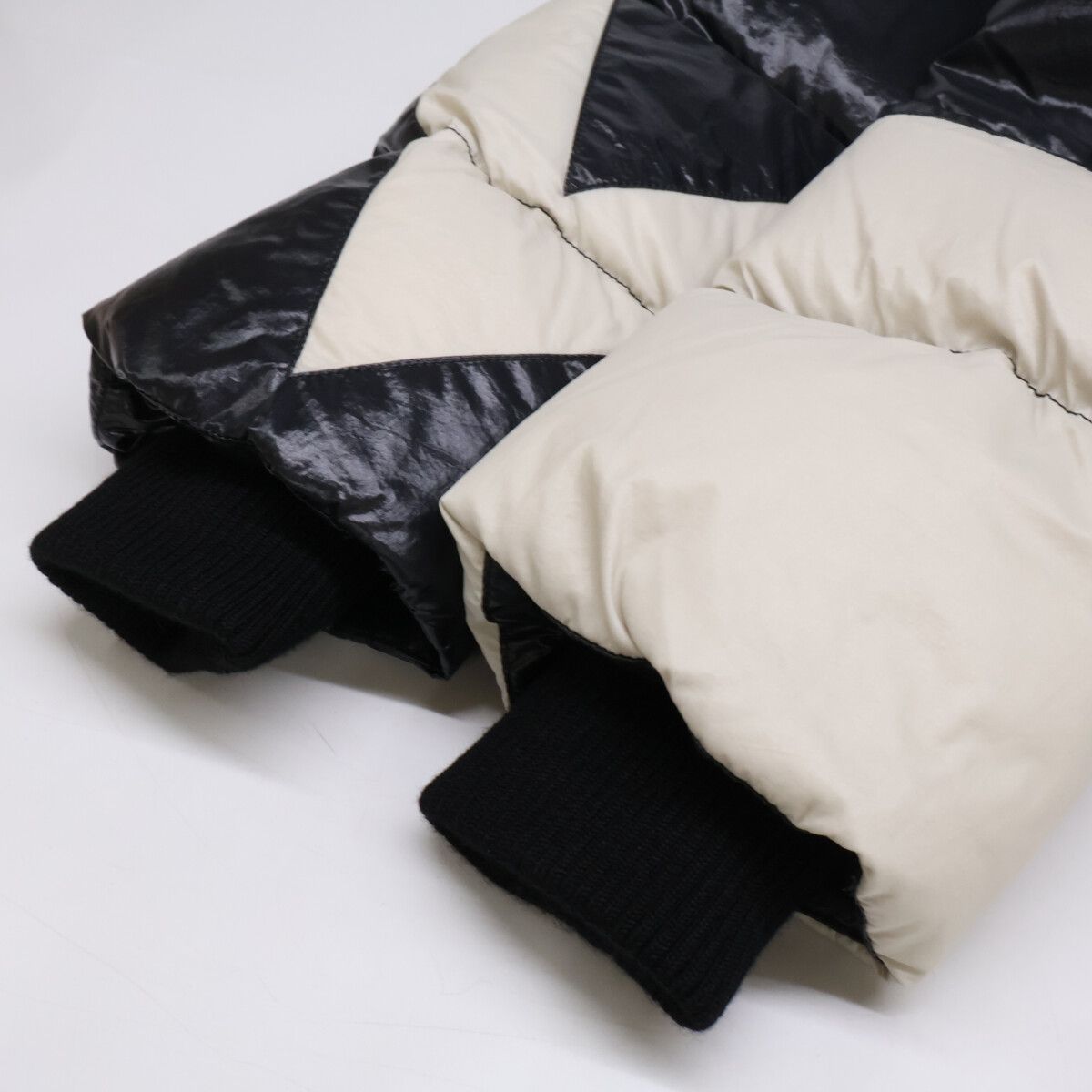 Louis Vuitton Similarly Abstract Monogram Flower Puffa Down Jacket 36 — view 9