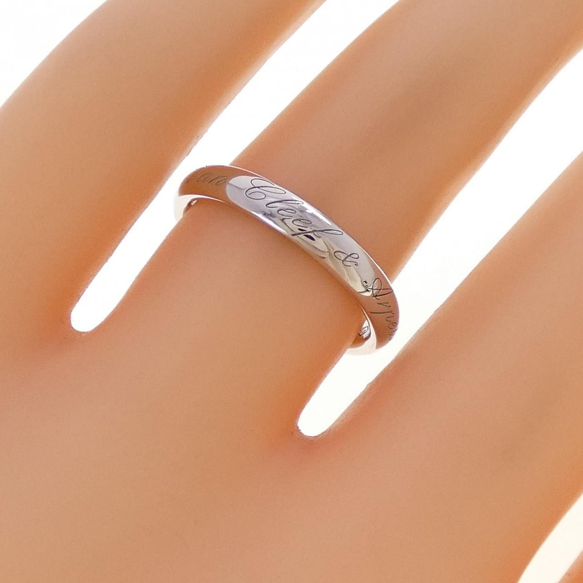 Van Cleef & Arpels Infini Signature Ring — view 5