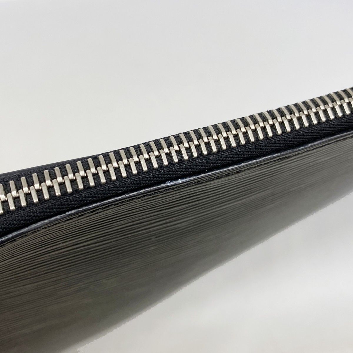 Louis Vuitton Clutch Epi Pochette GM NM Noir — view 8