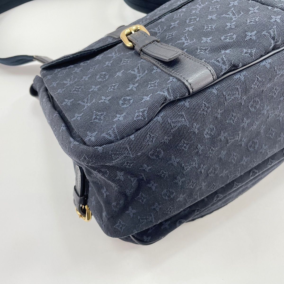 Louis Vuitton Handbag Denise — view 8