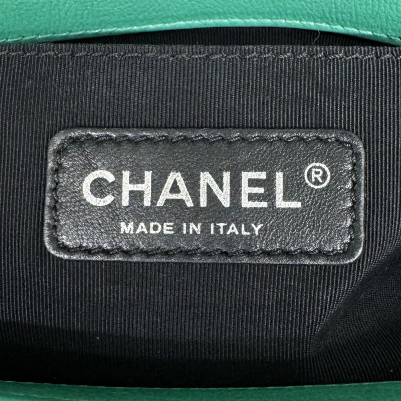 Chanel Boy Shoulder Bag Calfskin Green Silver Chain Bag Double CC Logo Quilted — view 8