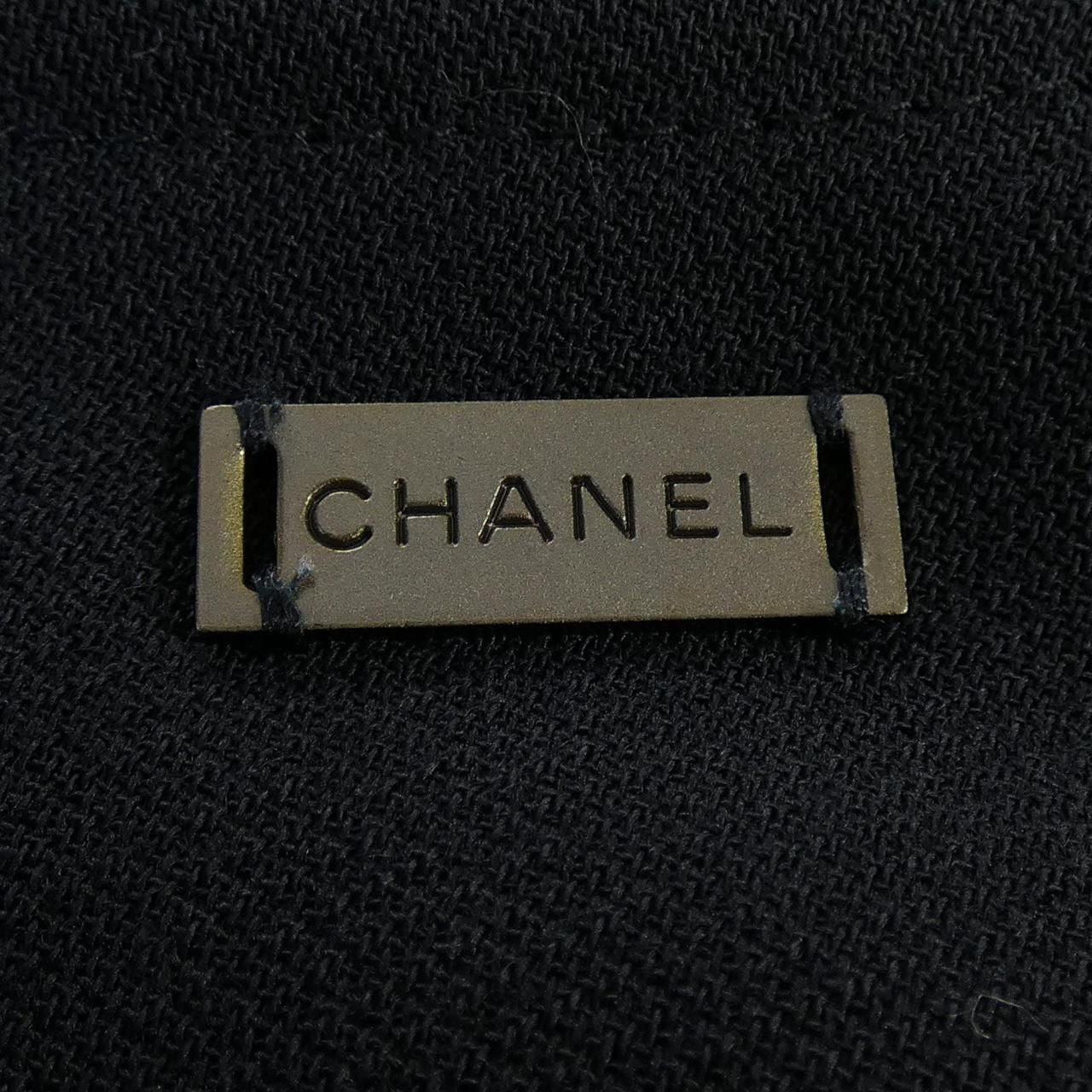 Chanel Vintage 00 C Suit — view 9