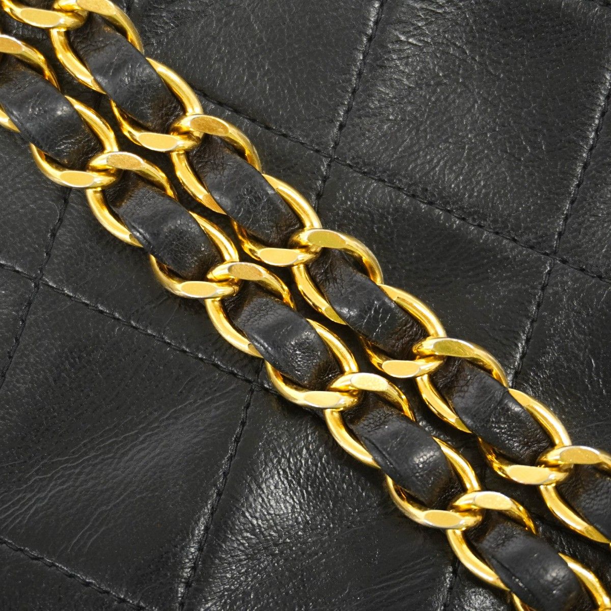 Chanel Shoulder Bag Diana Lambskin Black Gold — view 8