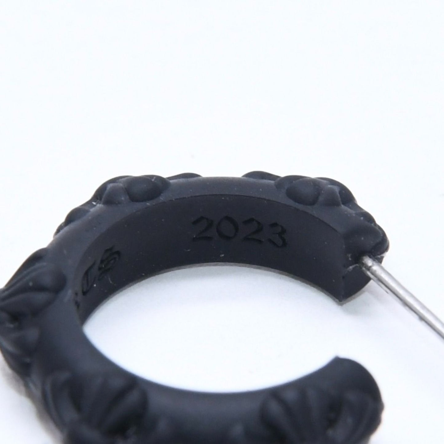 Chrome Hearts Rubber Hoop Cross Small Band Silicon Earrings Black — view 8