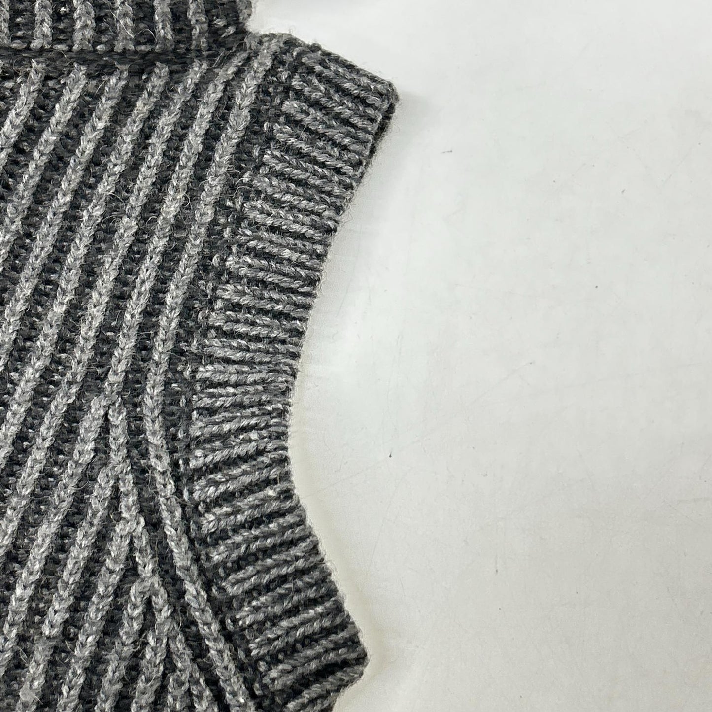 Gucci Gray Sleeveless Knit Sweater — view 8