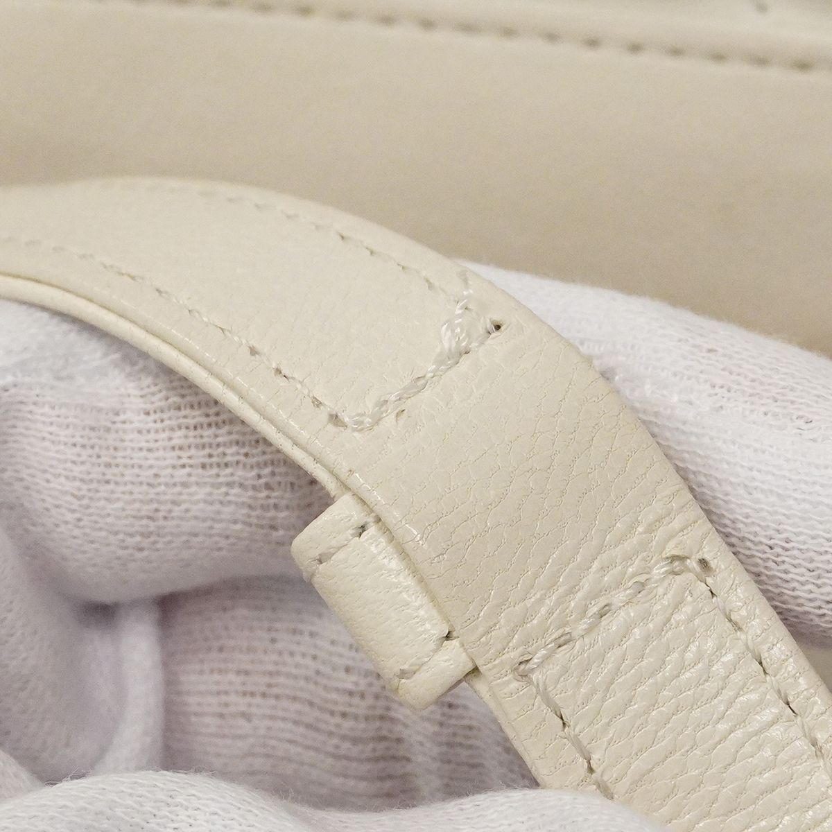 Chanel Waist Bag 19 Lambskin White Gold — view 8