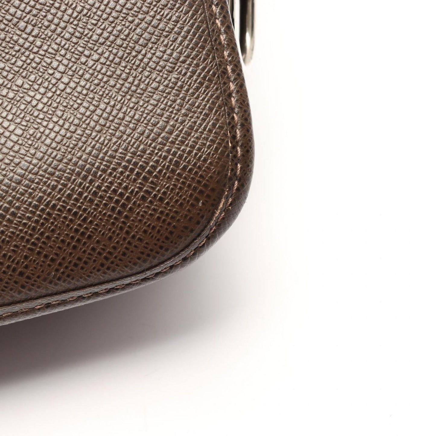 Louis Vuitton Shoulder Bag Taiga Grizzly Leather — view 8