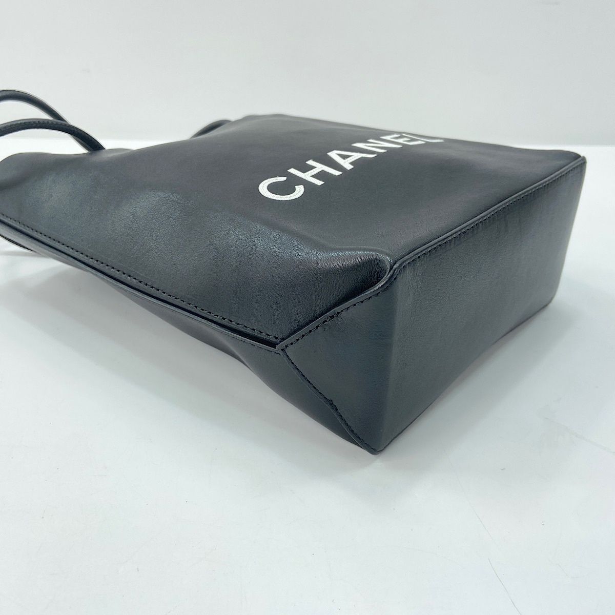 Chanel Tote Essential Black — view 8