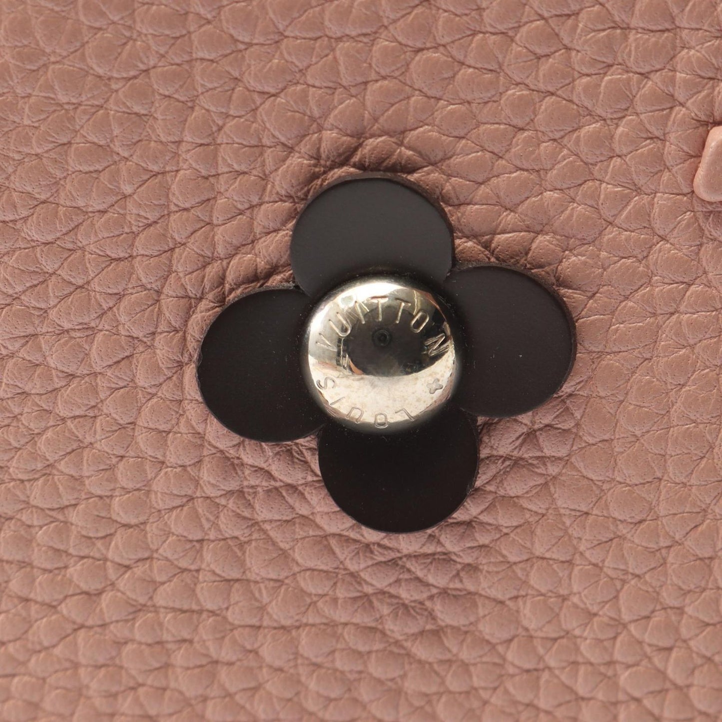 Louis Vuitton Handbag Capucines Magnolia Leather BB — view 8