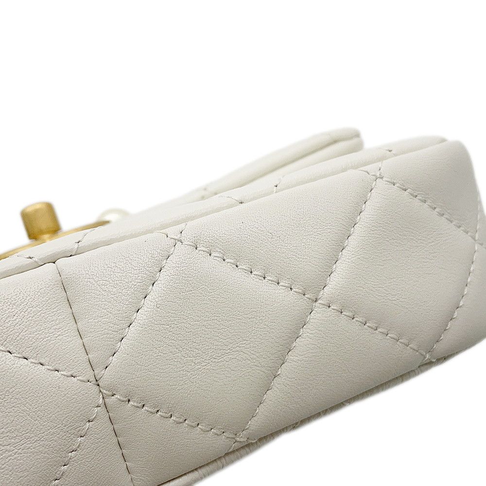 Chanel Chain Shoulder Bag Quilted CC Logo Lambskin White — view 8