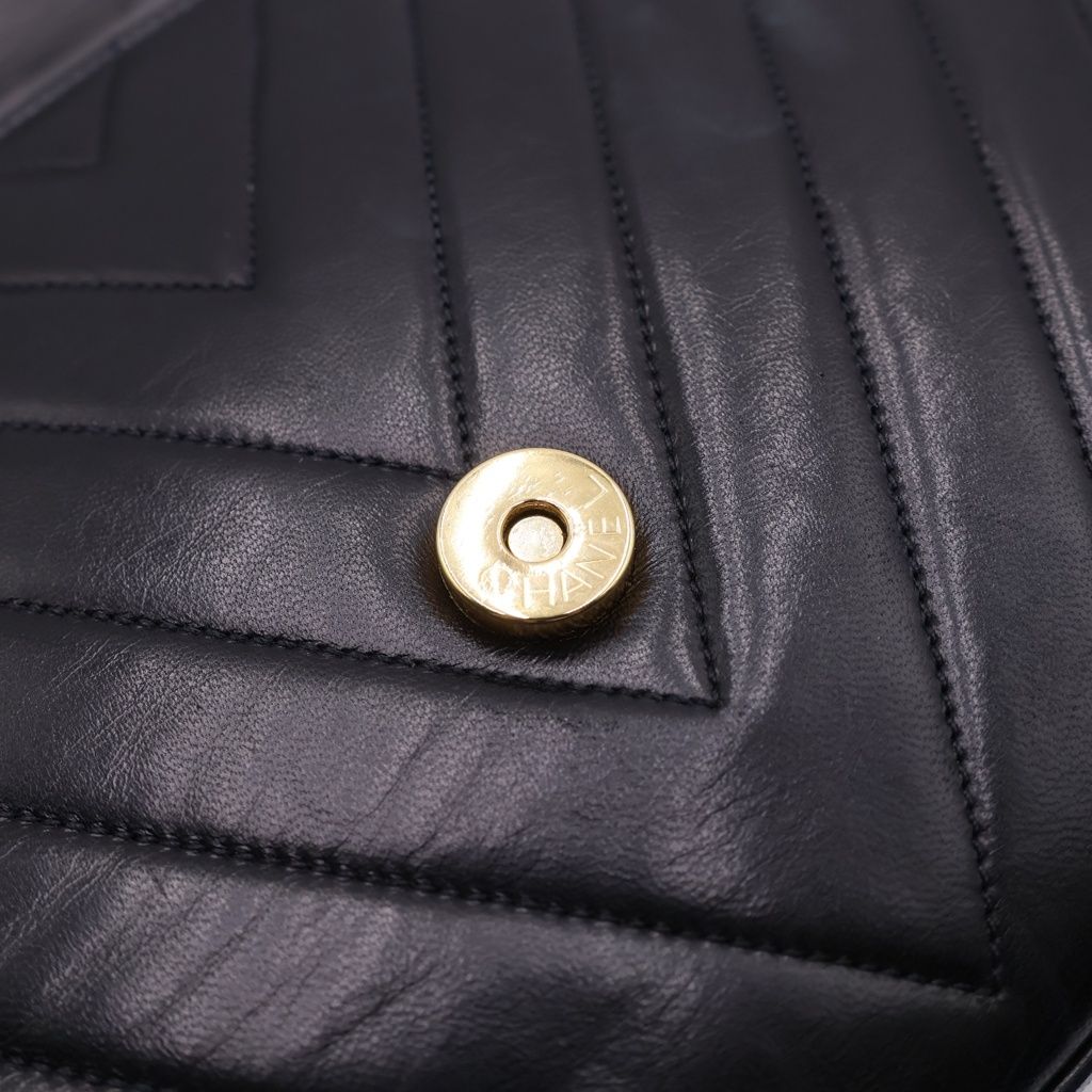 Chanel Chevron Lambskin Gold Vintage Shoulder Bag Black — view 8