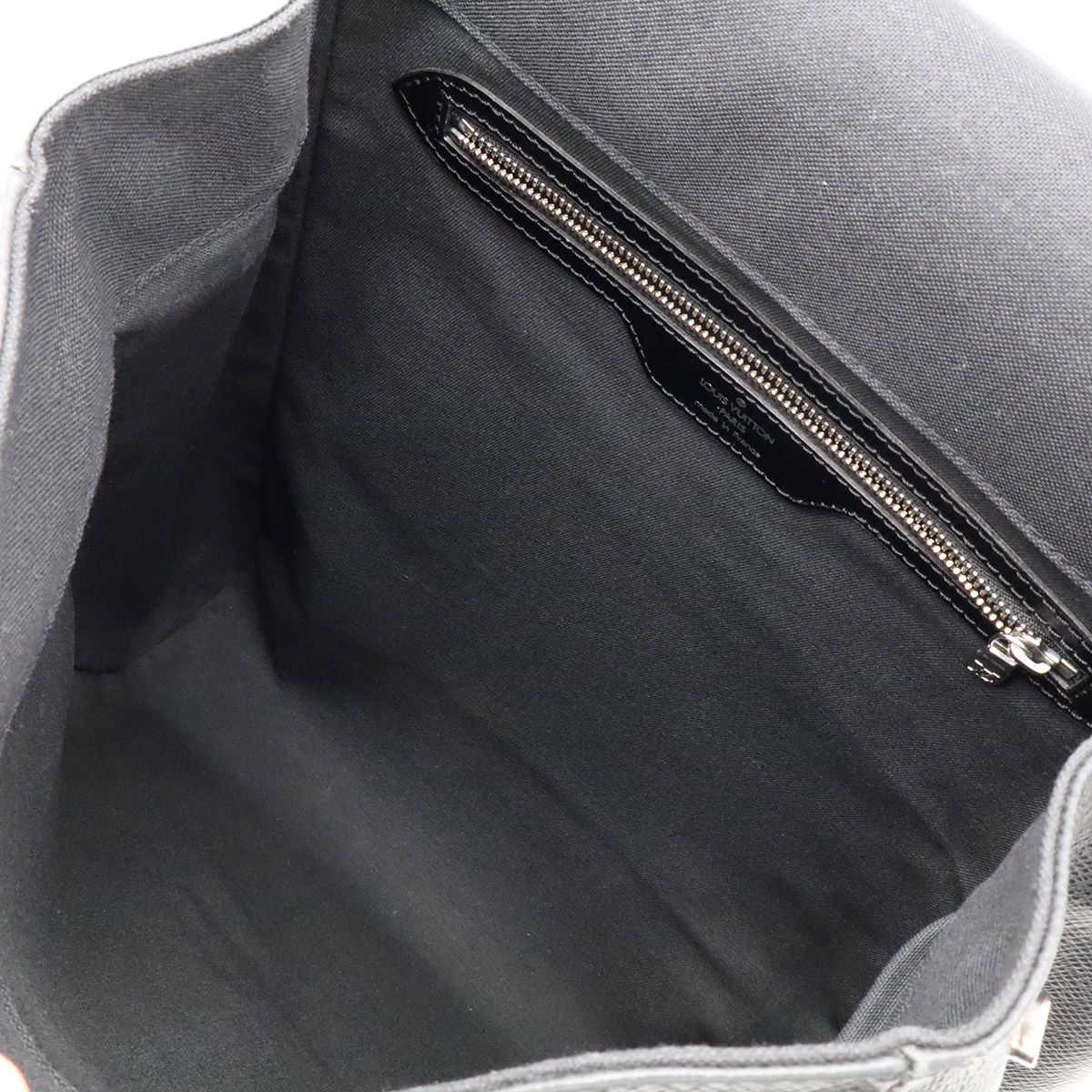 Louis Vuitton Taiga Cassiar Backpack Ardoise Black — view 8