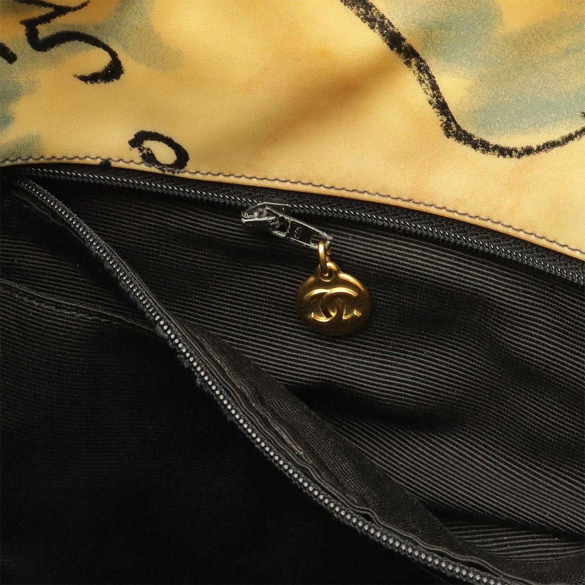 Chanel Quilted Jumbo CC Logo Chain Tote Shoulder Bag Multicolor Gold — view 8
