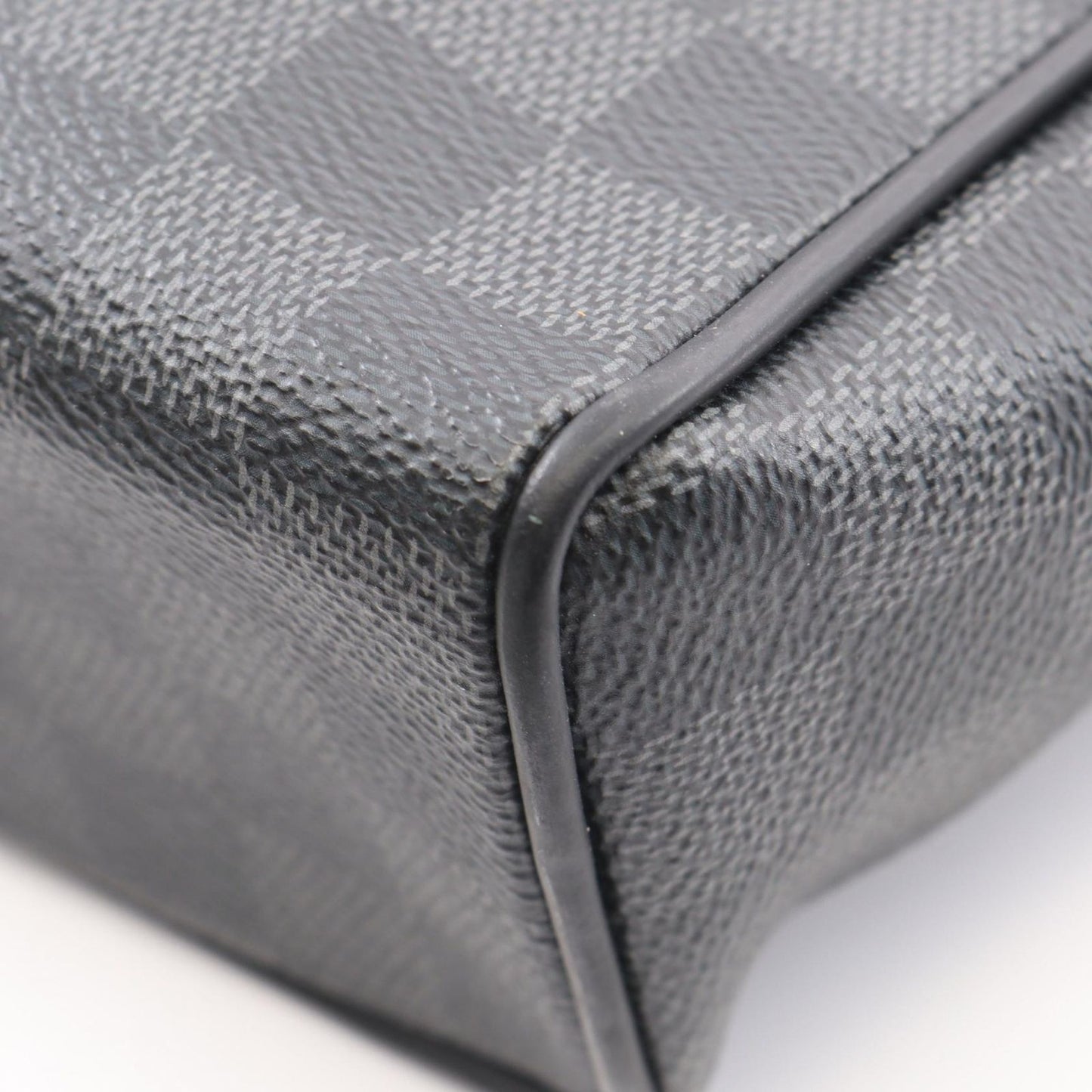 Louis Vuitton Shoulder Bag District MM Damier Graphite Leather — view 8