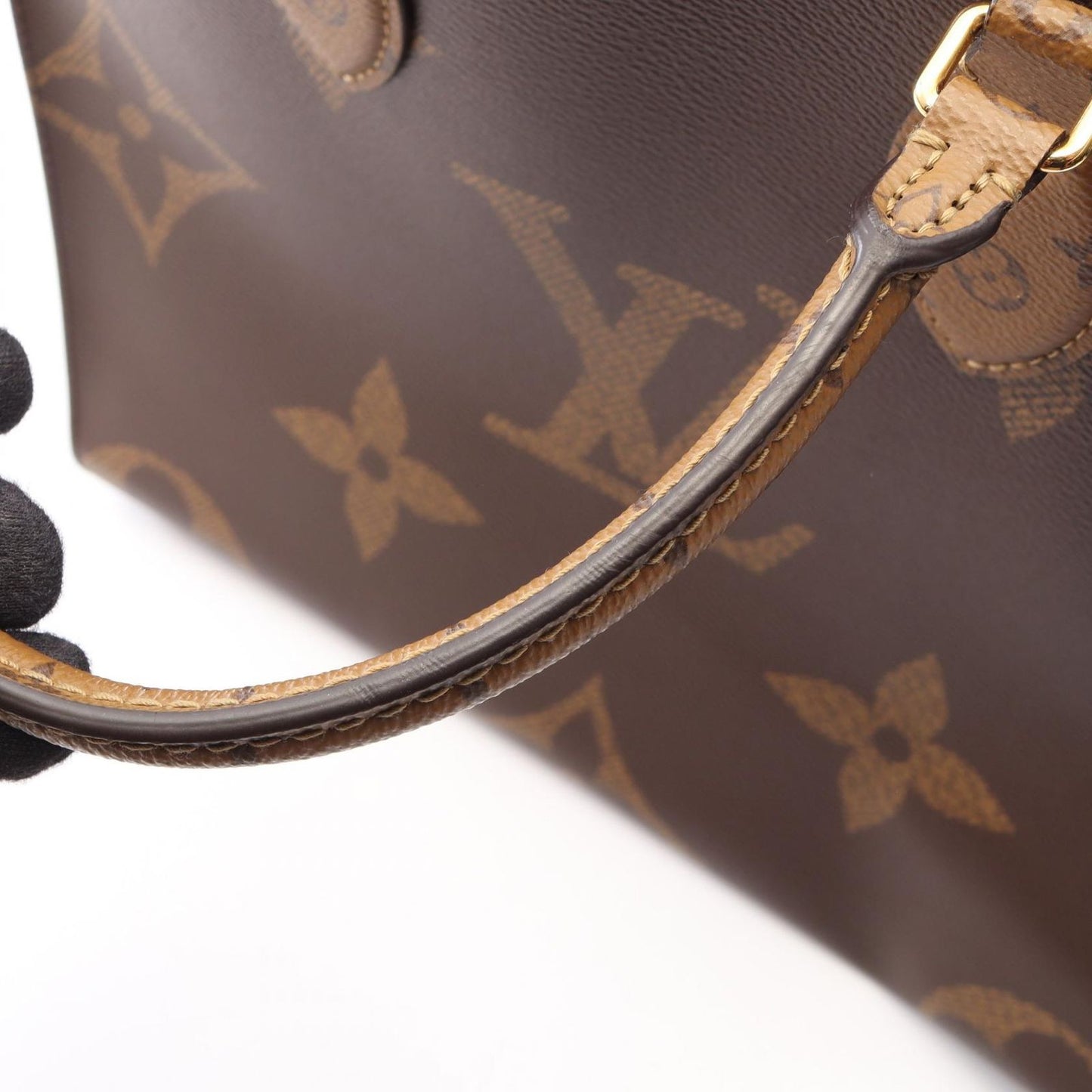 Louis Vuitton Tote Bag On The Go MM Monogram Giant Reverse Leather — view 8