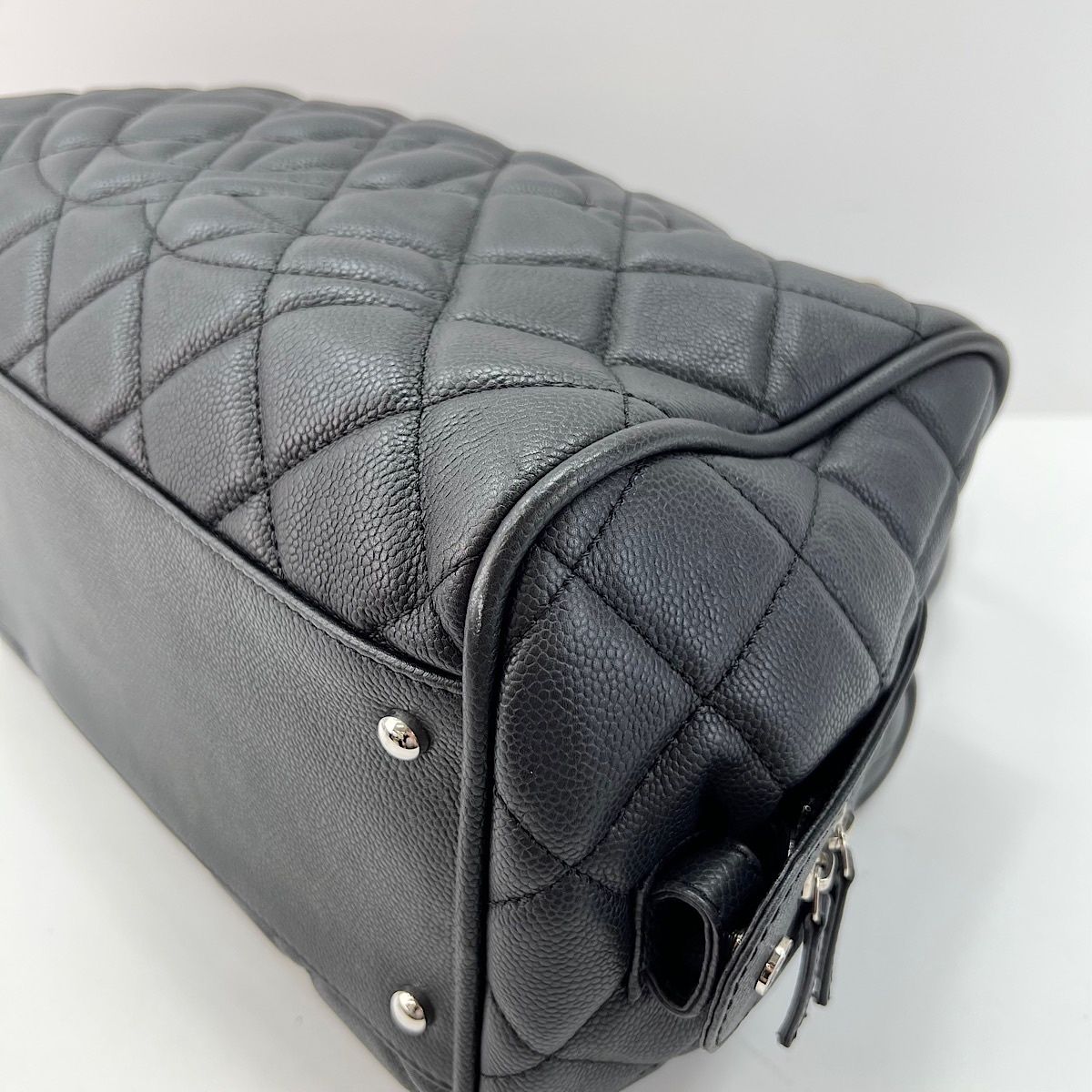 Chanel Handbag Quilted Black — view 8