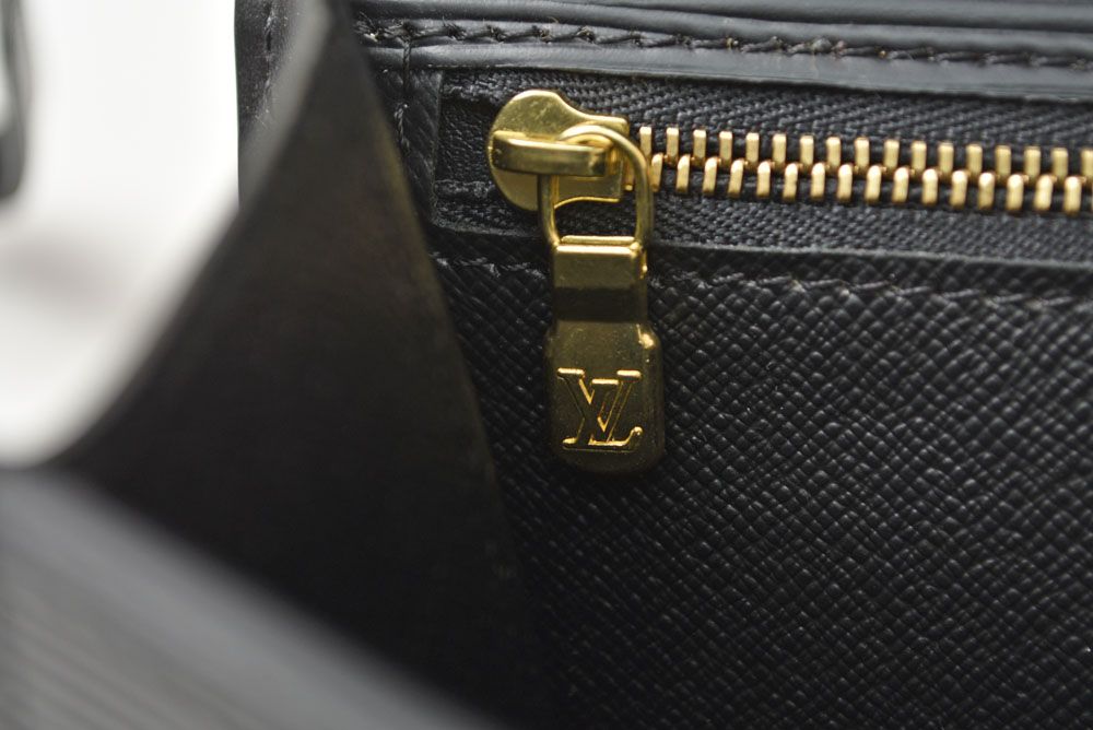 Louis Vuitton Clutch Vintage Epi Pochette Series Dragonne Noir Black — view 8