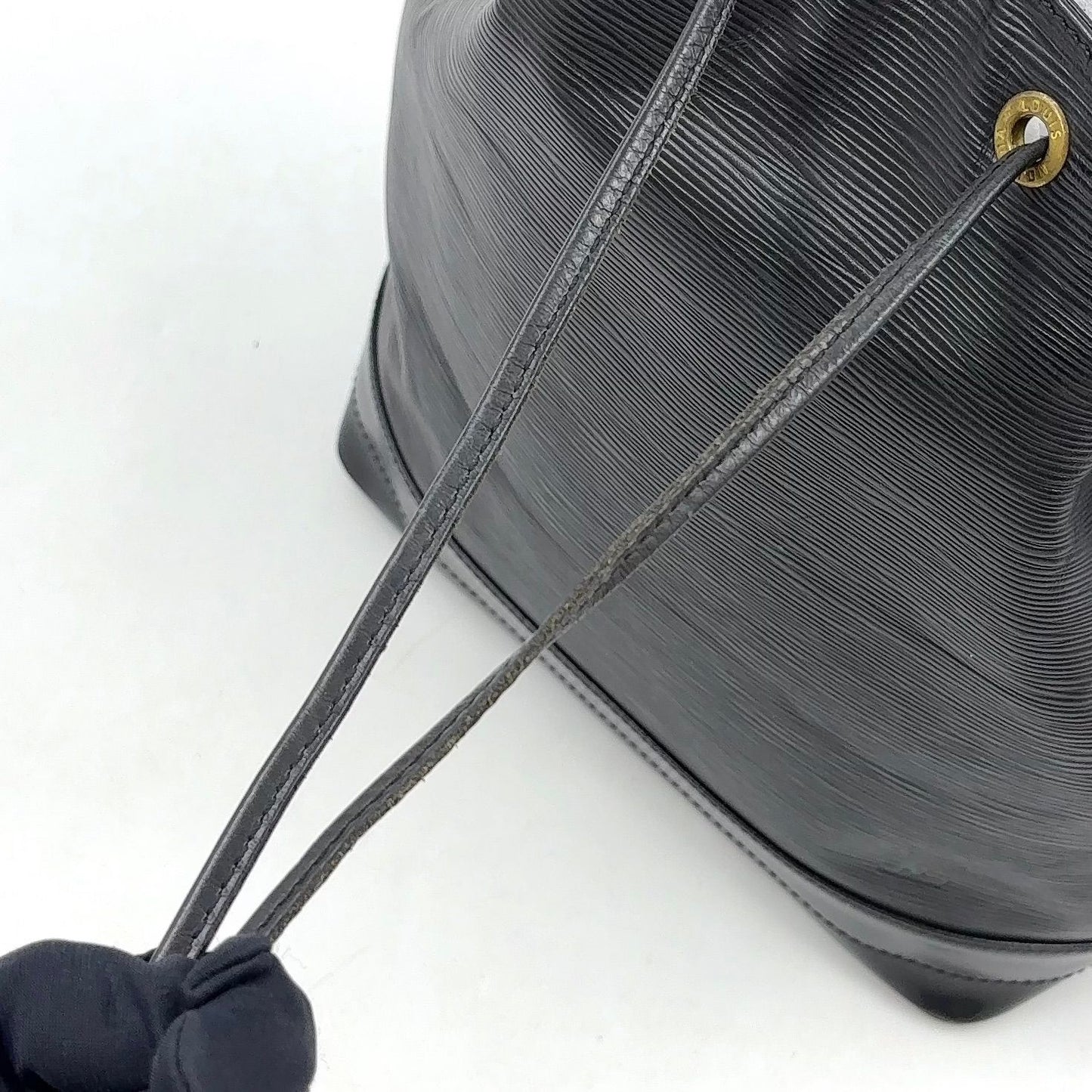 Louis Vuitton Noe Epi Noir Leather Black Shoulder Bag Gold — view 8