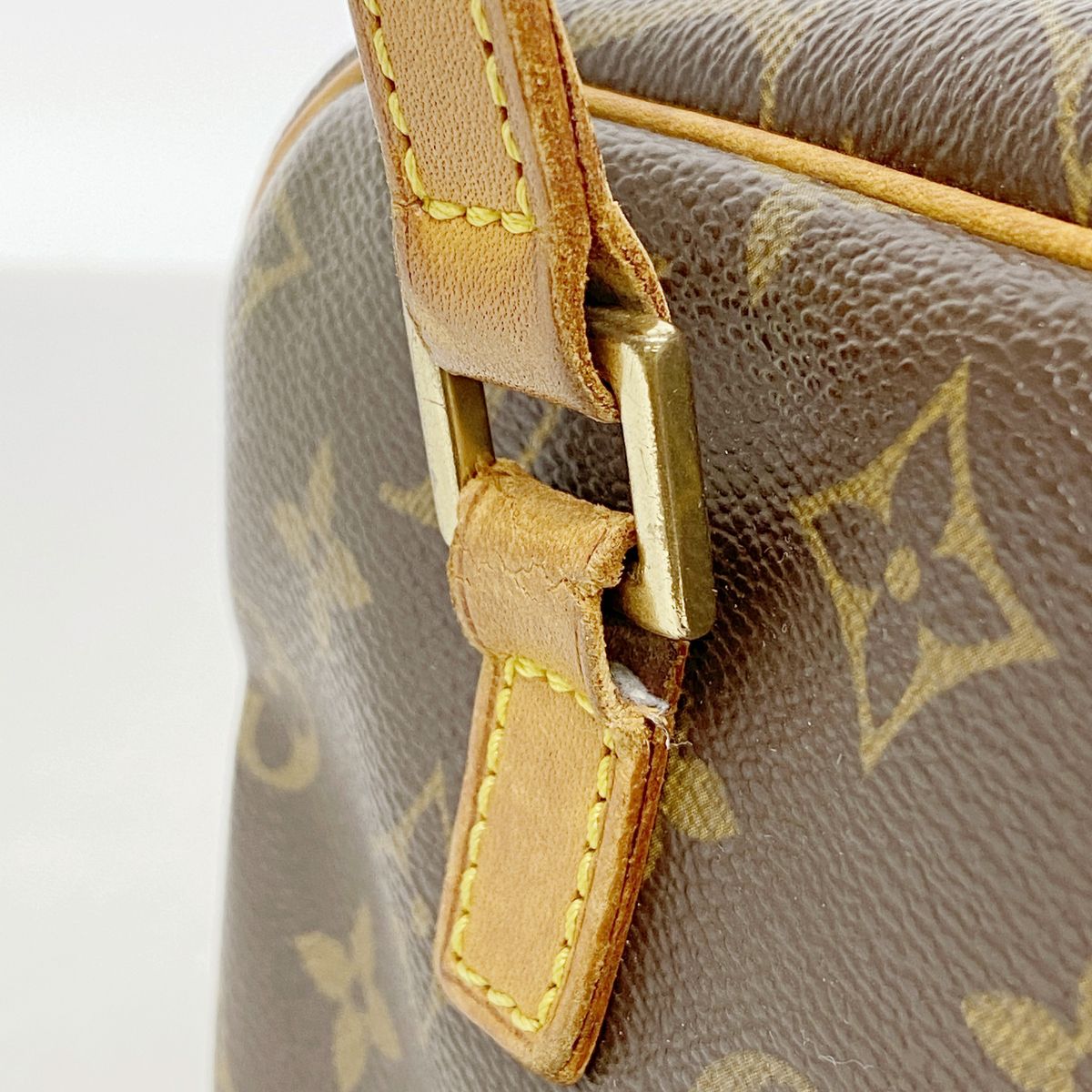 Louis Vuitton Shoulder Bag Monogram Cite MM Brown — view 8