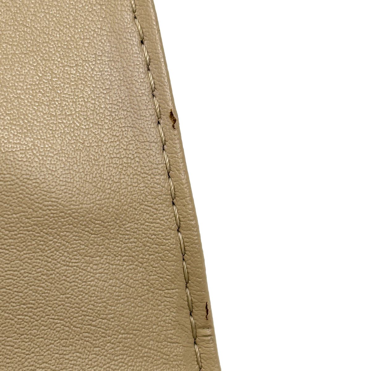 Louis Vuitton Thompson Street Shoulder Bag Patent Monogram Vernis Beige — view 8