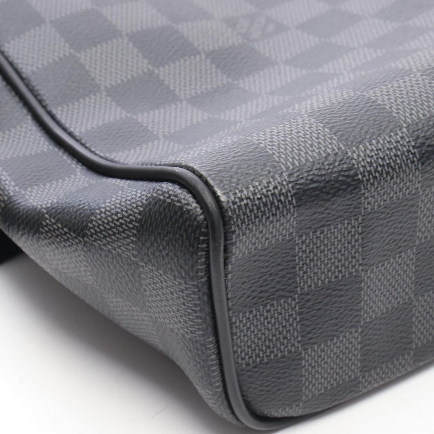 Louis Vuitton Shoulder Bag District MM NM Damier Graphite Leather — view 6