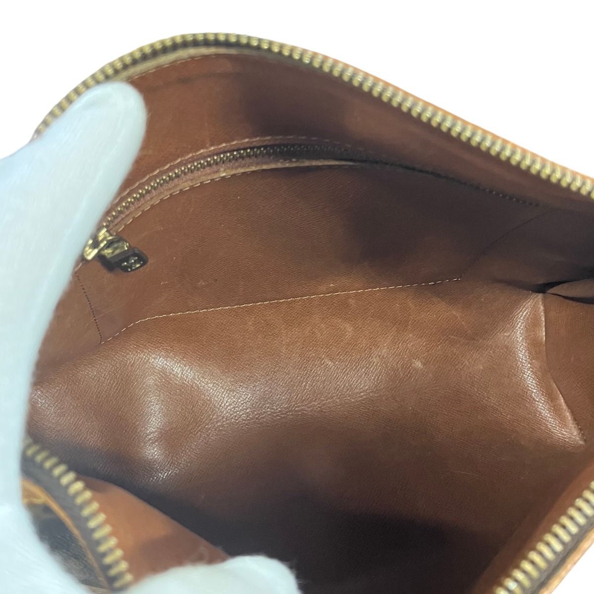 Louis Vuitton Chewroulis Monogram Shoulder Bag Canvas — view 8