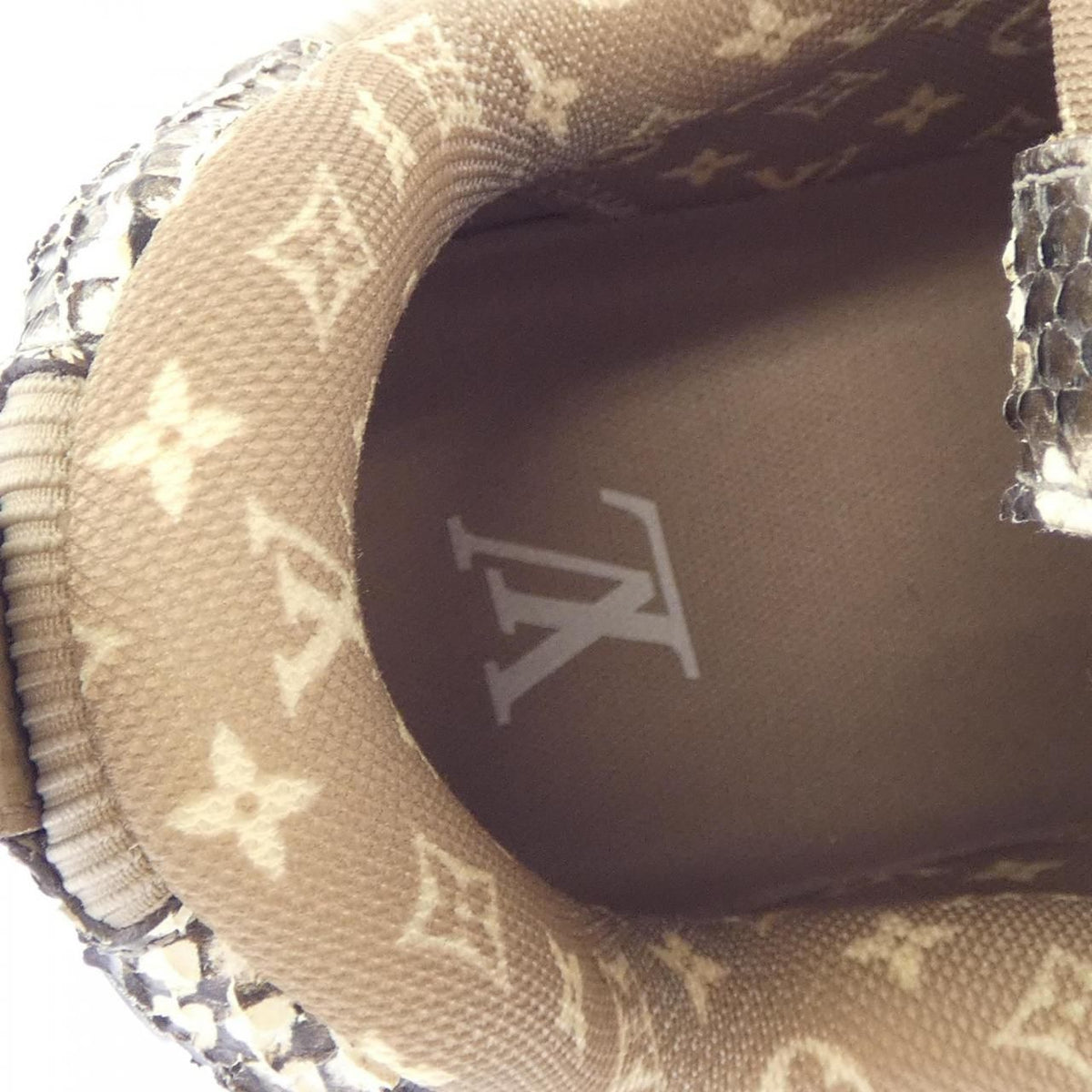 Louis Vuitton LV Skate Line Sneakers — view 6