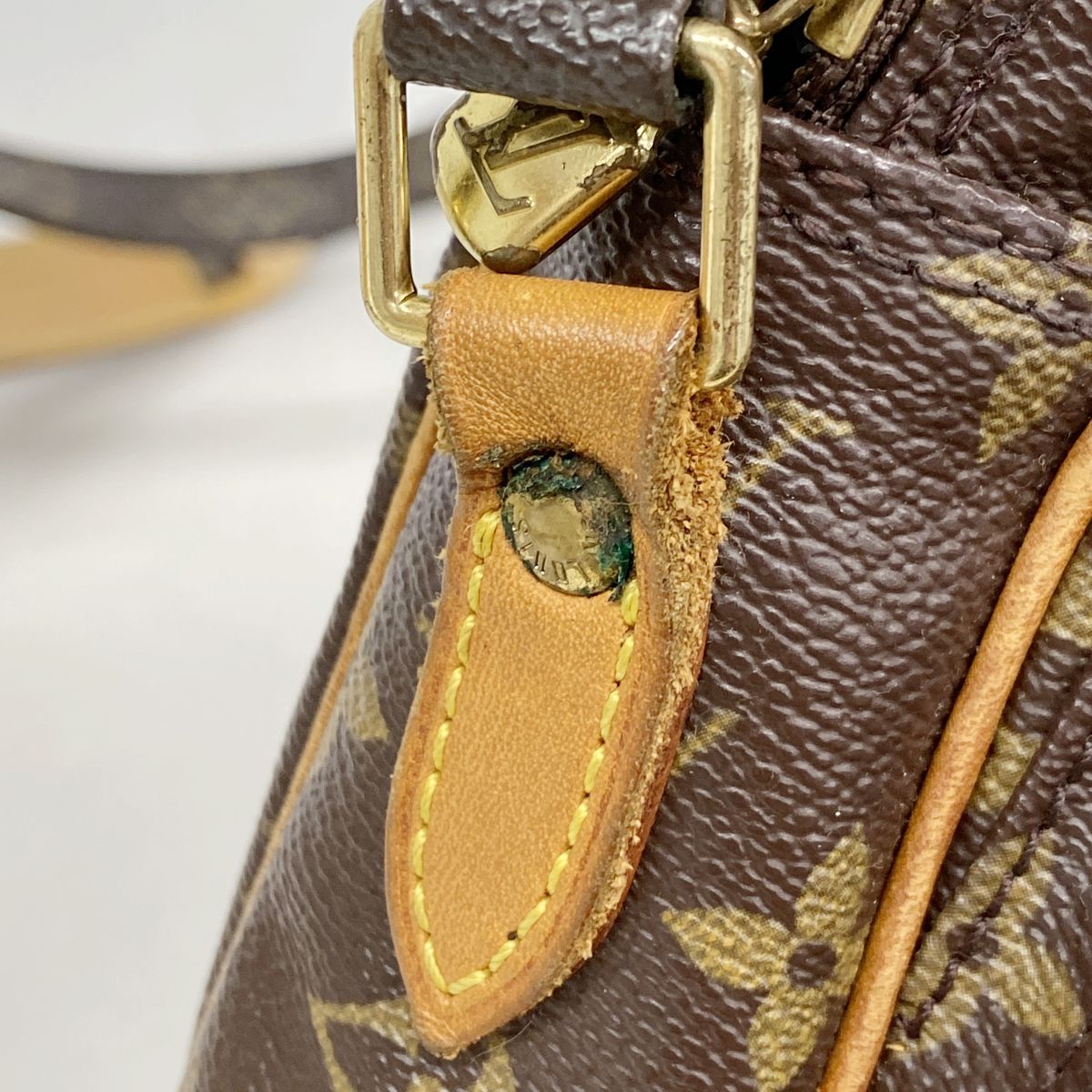 Louis Vuitton Shoulder Bag Monogram Amazon Brown — view 8