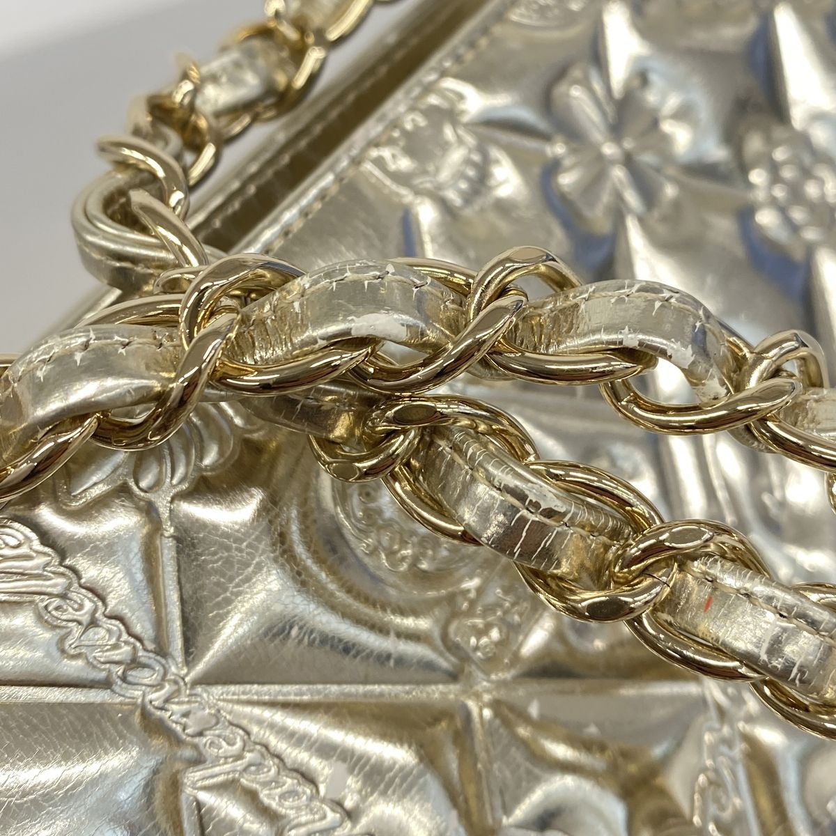 Chanel Shoulder Bag Icon Patent Leather Champagne Gold — view 8