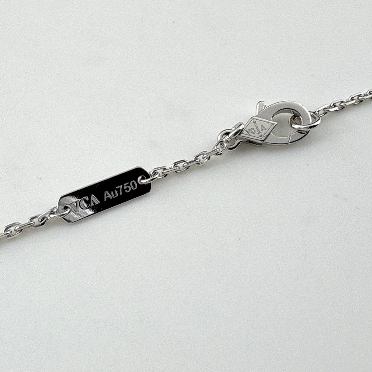 Van Cleef & Arpels Vintage Alhambra Pendant — view 4