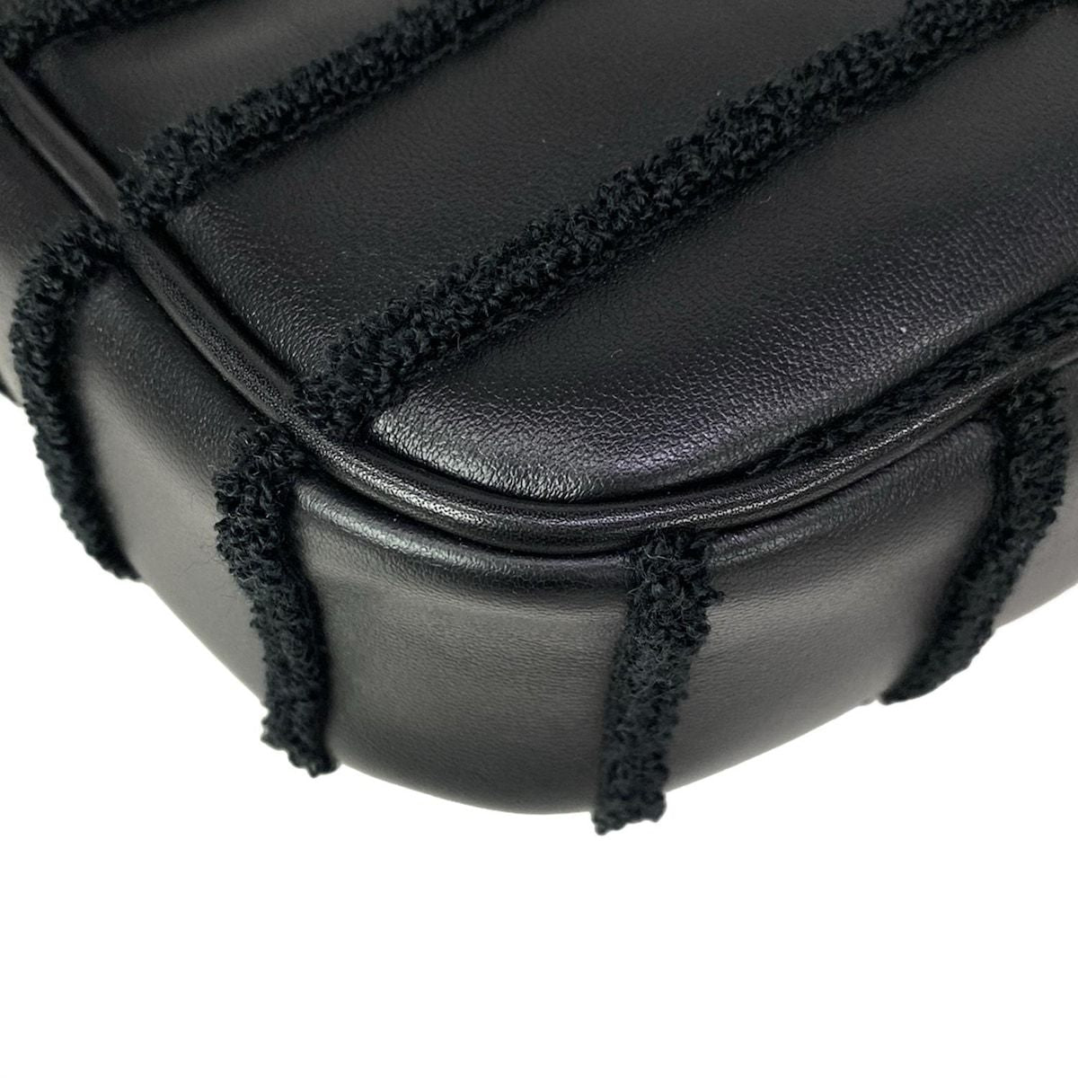 Celine Shoulder Bag Matelasse Monochrome Black Chain Leather — view 8