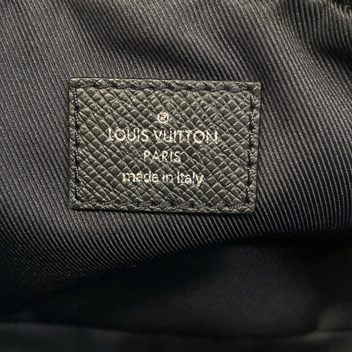 Louis Vuitton Waist Pouch Taigarama Bum Bag Outdoor Noir Leather Cowhide — view 8