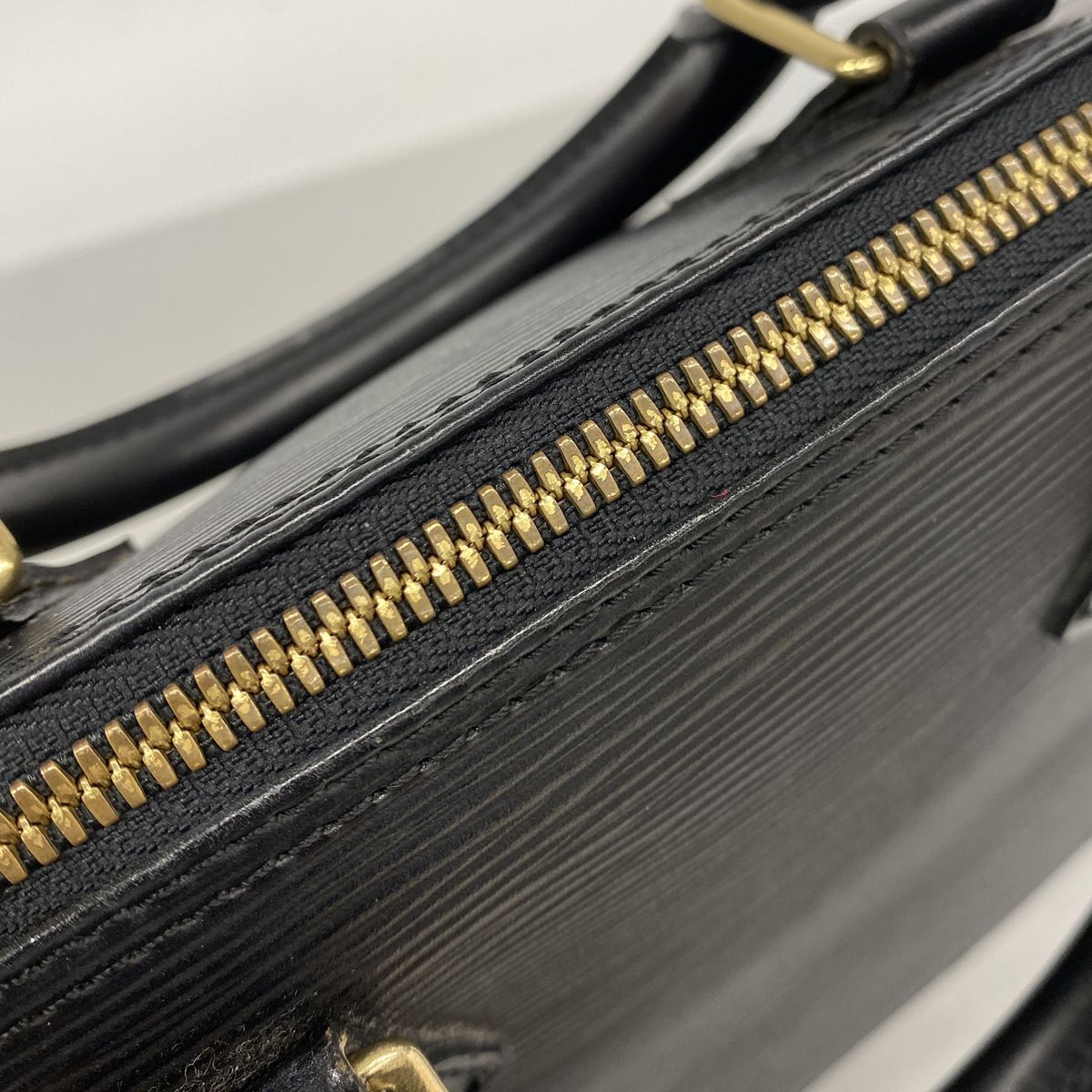Louis Vuitton Handbag Epi Alma Noir 2-Way Bag — view 8