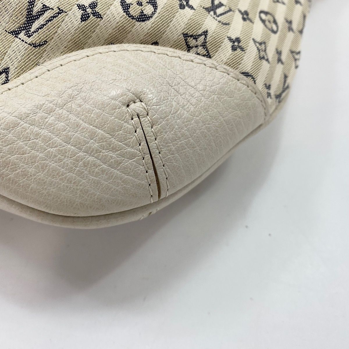 Louis Vuitton Handbag Marina PM — view 8