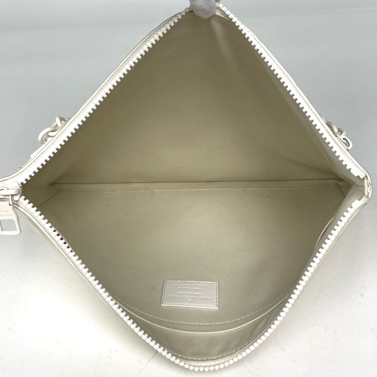 Louis Vuitton Pochette Clutch Taurillon Ivory — view 7