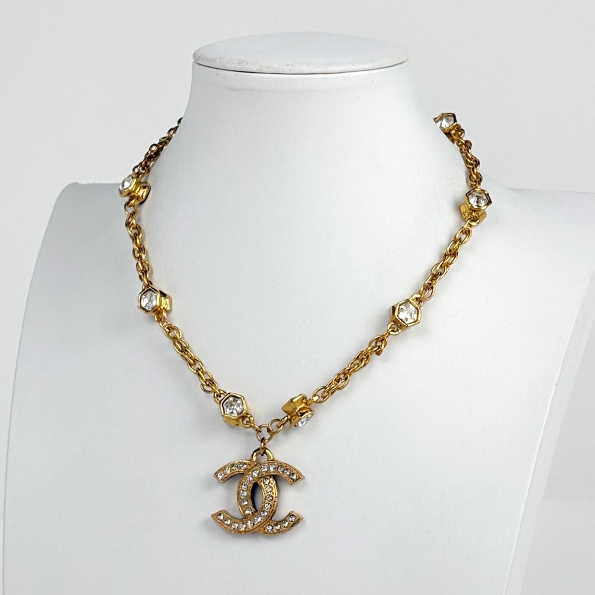 Chanel Necklace CC Logo Rhinestone Gold — view 5